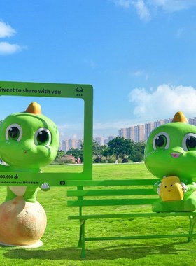 2025蛇年雕塑摆件玻璃钢春节装饰小区商场景区售楼部网红卡通摆件