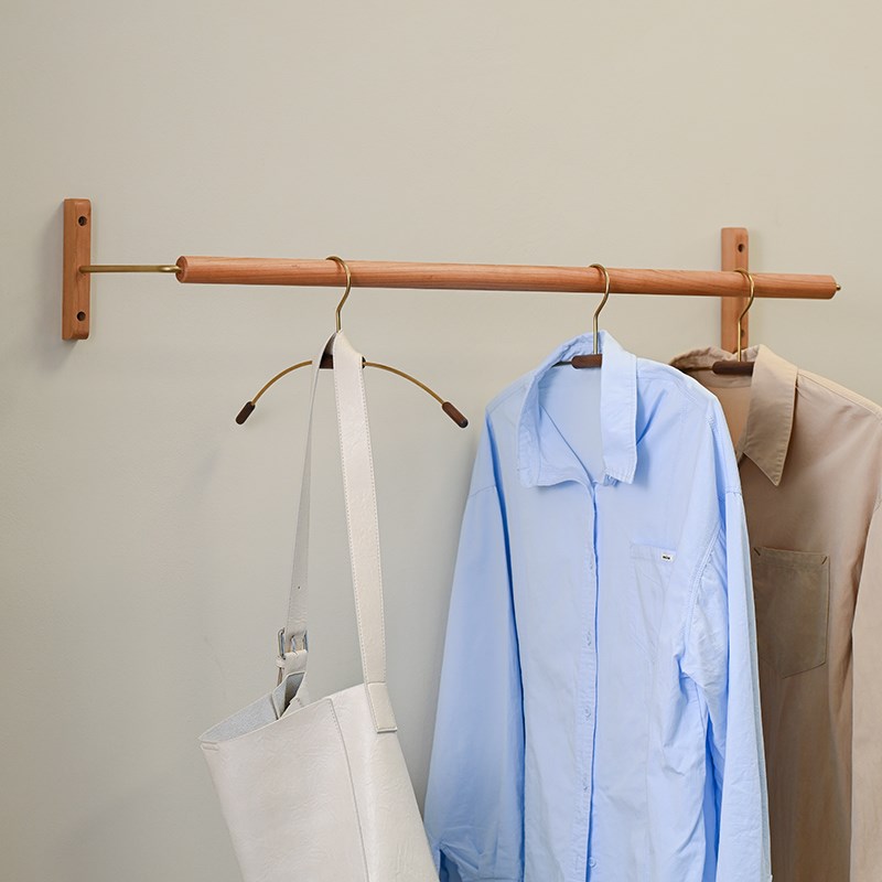 实木挂衣杆上墙壁挂衣架服装店衣帽架卧室次净衣架V收纳原木色挂