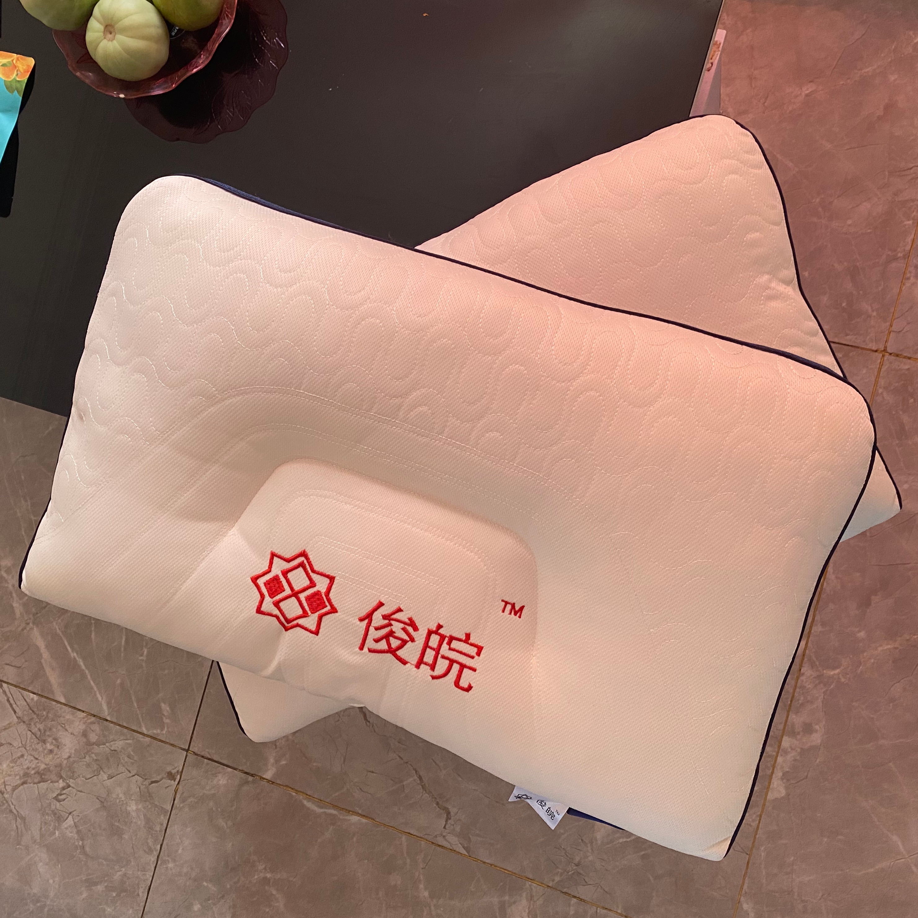 乳胶纤维护颈枕芯批发家用不塌陷