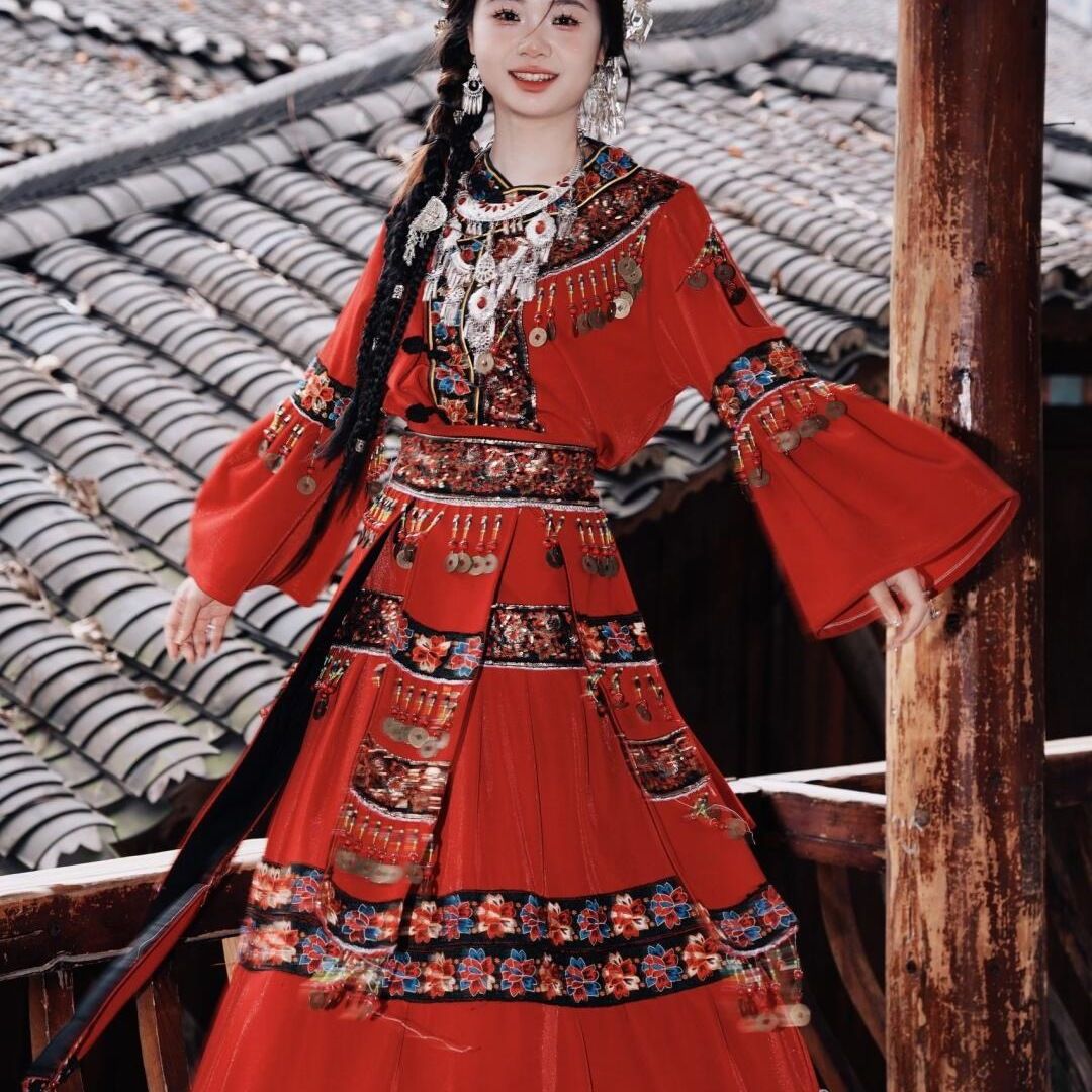 新款苗疆少女红色苗族民族服饰