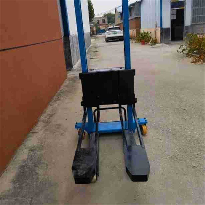 手推堆垛托盘搬运升高车 便携式随车装卸叉车 电动升降随车叉车