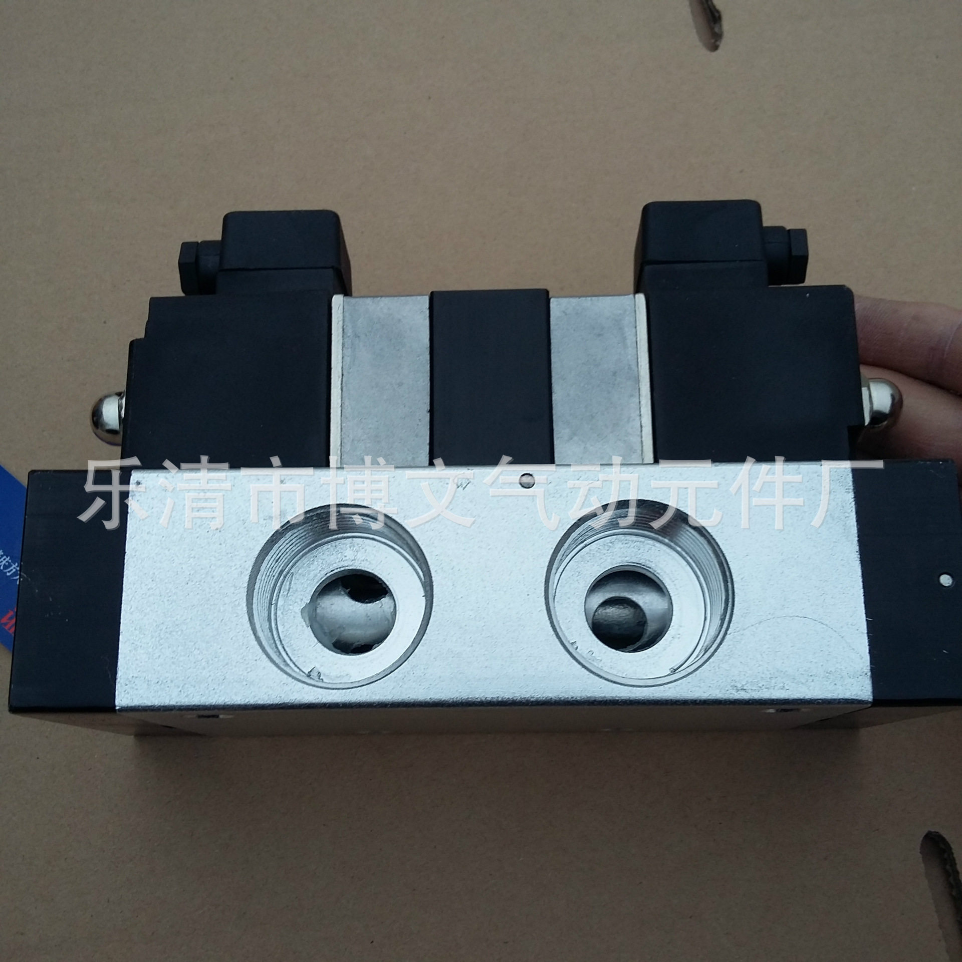 二位五通电控换向阀Q25D2C-L25