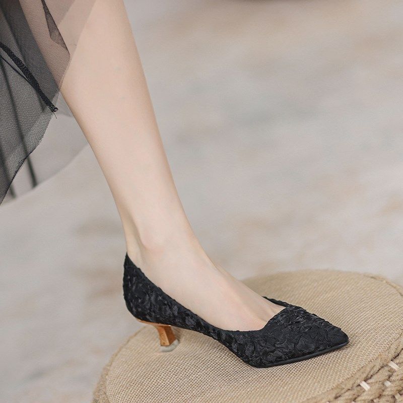 猫跟鞋女3cm尖头百搭单鞋女低跟职业黑色高跟鞋大码T女鞋41一43春