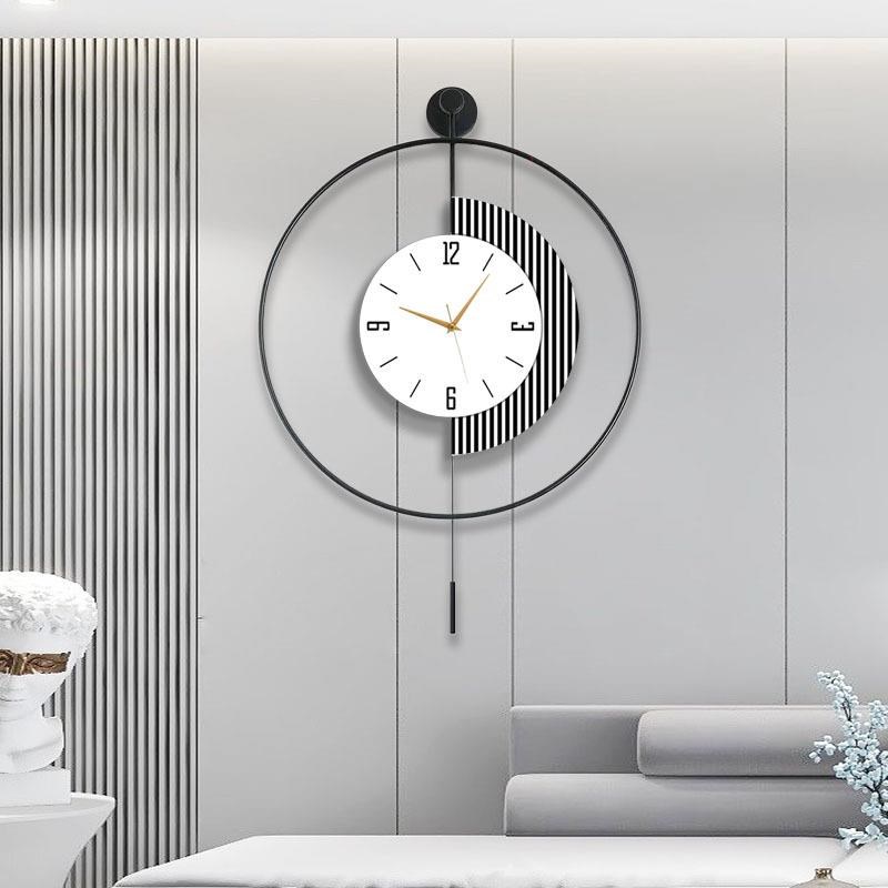 餐厅新款挂钟高端钟表简约时钟创意大气轻奢客厅T墙挂现代简约静