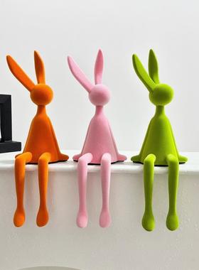 简约植绒坐姿兔子摆件现代轻奢家居玄关客厅电视柜克莱因蓝装饰品