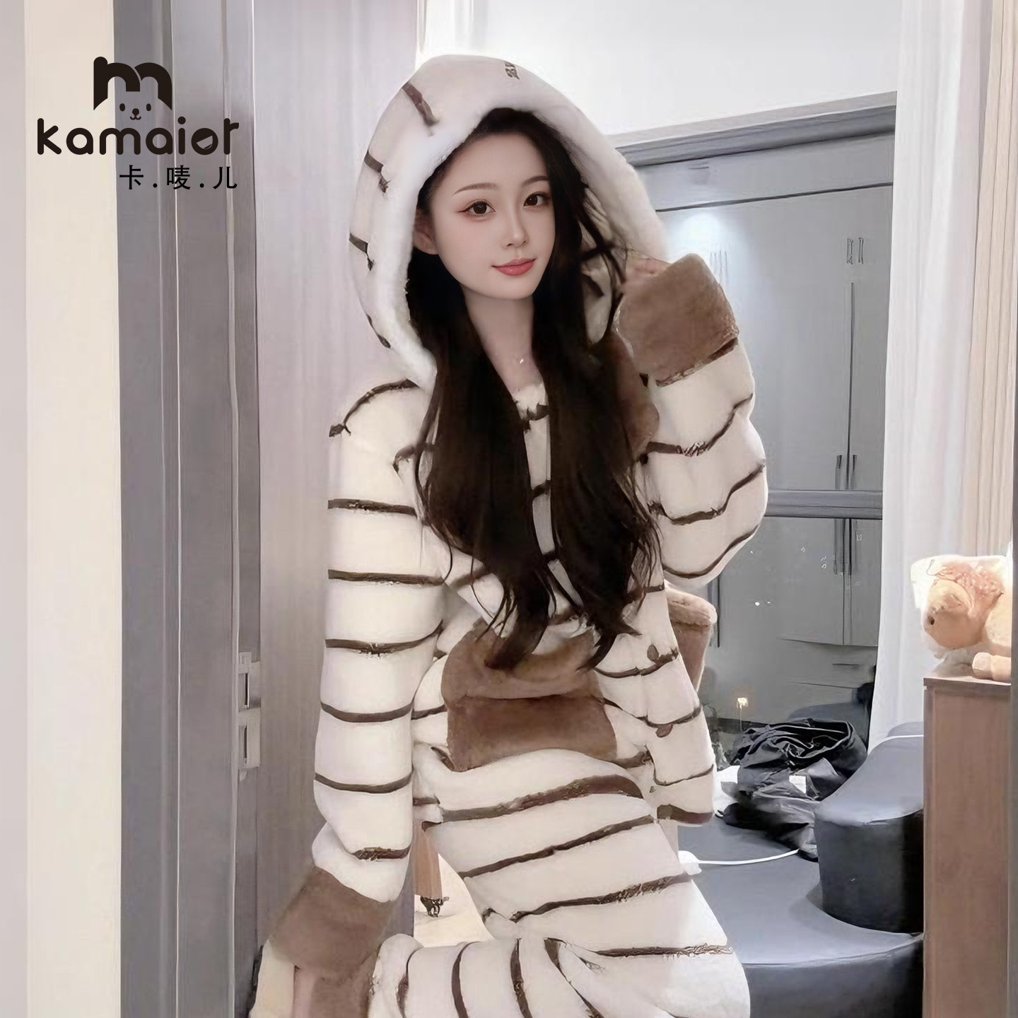珊瑚绒睡衣女冬季加绒加厚连帽休闲加绒保暖可外穿家居服可爱条纹