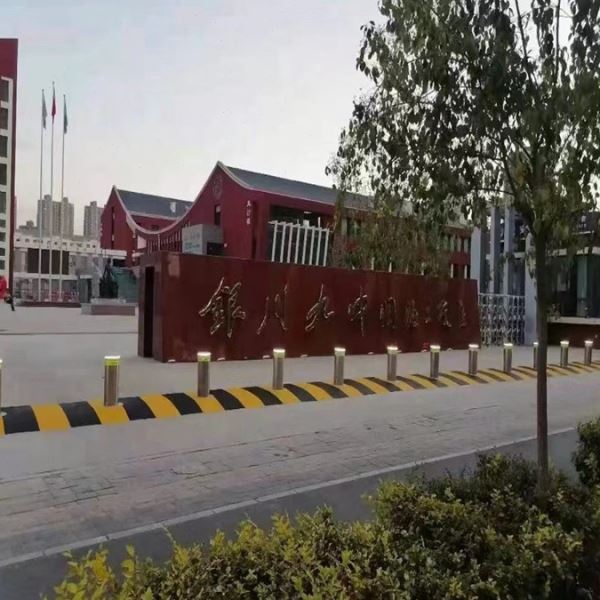 校园周边防暴升降柱路障液压防撞柱阻车路桩全自动升降柱学校控制