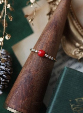 《冬日百利甜》超美复古树莓仿石榴石镶钻镀S925银V戒指新年红时