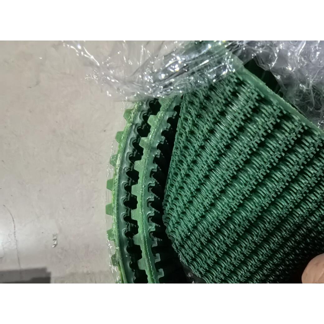 聚氨酯Pu橡胶在10 8m H 5m L同步带加草坪图案钻石图案防滑高摩擦