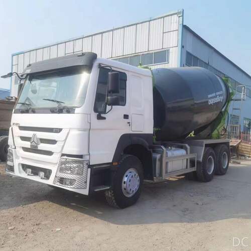 长期出口出售二手豪沃混凝土搅拌车14年国四豪沃大12方搅拌车
