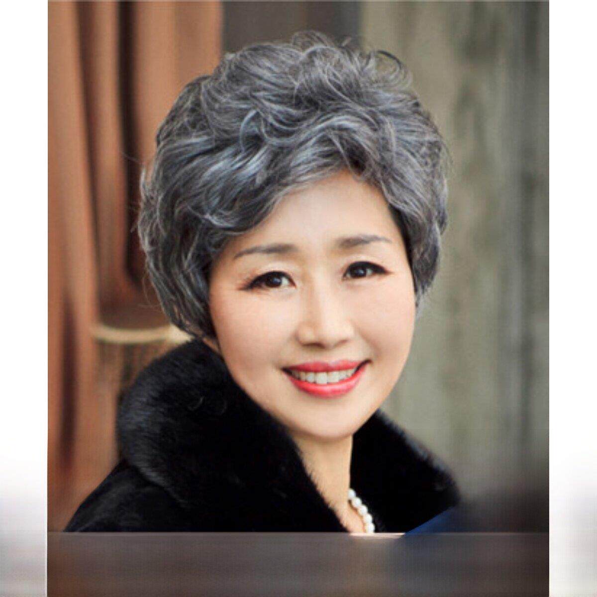 中老年花白色假发短发慈祥母亲花白色老人奶奶式短卷发