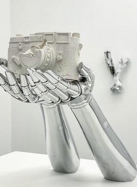 空山基机械手摆件雕塑水晶侵蚀篮球座机电话相潮流ins手托相机