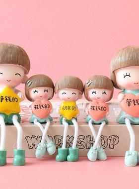 客厅电视墙面简约风装饰可爱一家五口吊脚娃娃树脂工艺礼品摆件