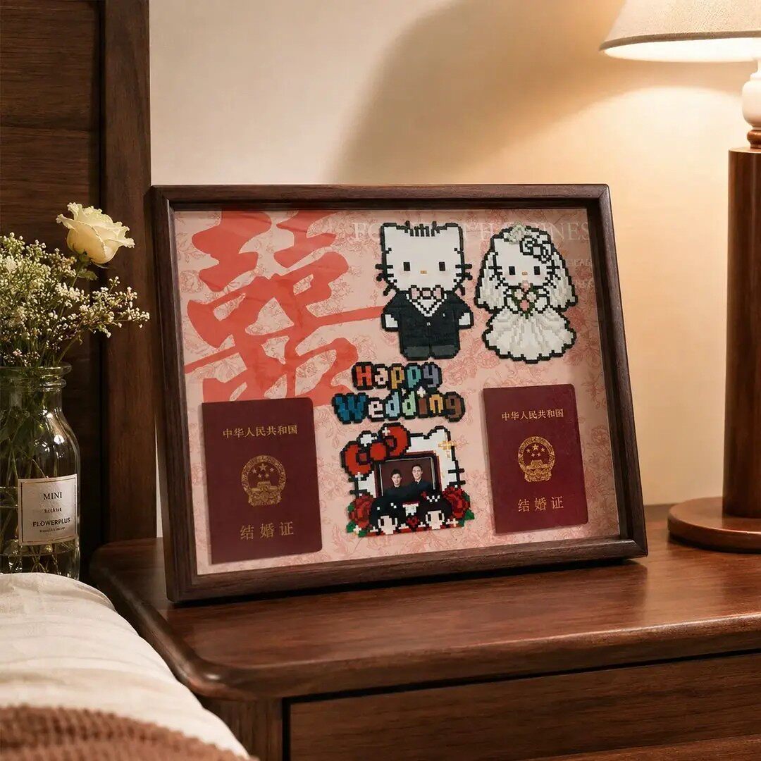 HelloKitty结婚证拼豆纪念品展示