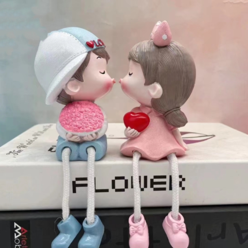 家居装饰婚房摆设墙壁挂件亲嘴娃娃可爱情侣吊脚V娃娃小礼品摆件