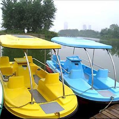 夏季4人脚踏船公园湖泊有顶棚娱乐船