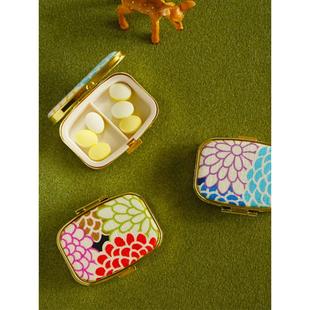 手工定制布艺药盒小药盒便携式带镜分装盒随身收纳迷你药片盒防尘