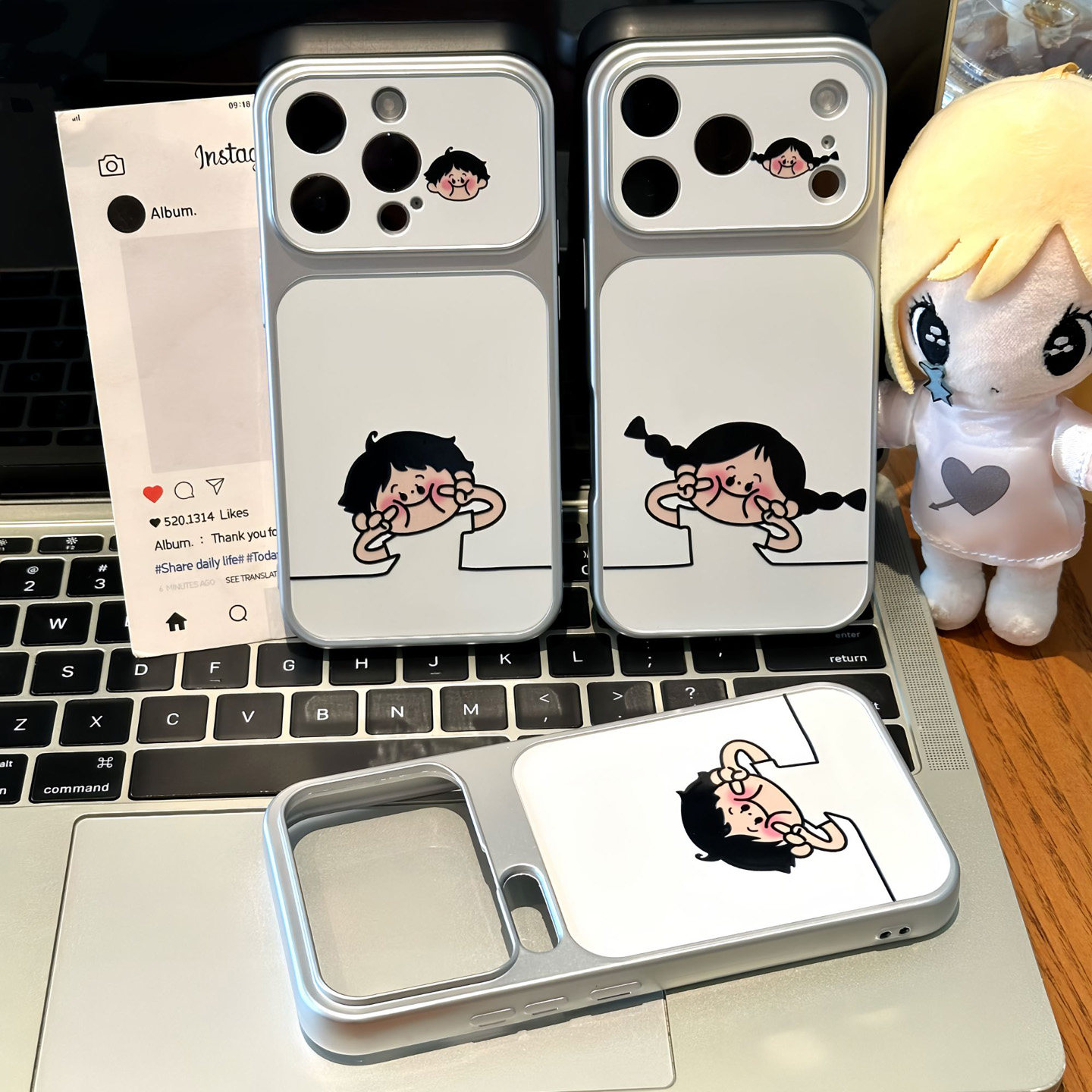 情侣可爱戳脸蛋男孩女孩适用iPhone17手机壳苹果16promax小米17华为p90mate80note15nova14K90x200加ace3y500图片