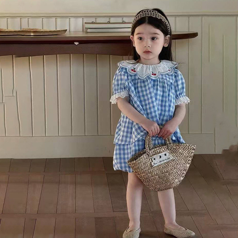 女童套装法式蓝格娃娃衫上衣新款樱桃刺绣花瓣领灯笼短裤两件套夏