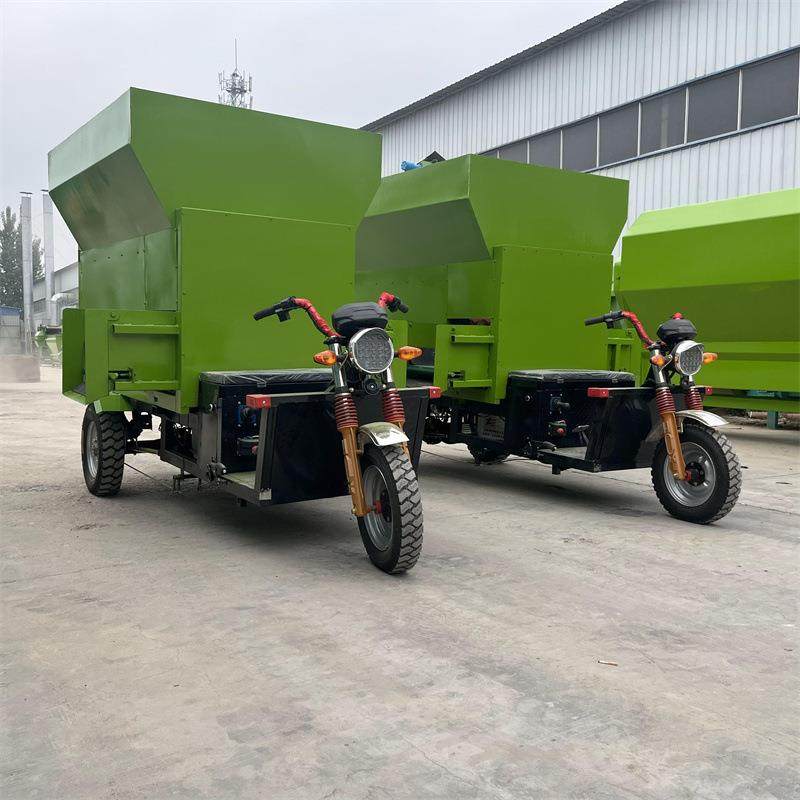 养殖牧草饲料投料车 全自动草料撒草车 养牛机械化粉碎搅拌喂料车,农机/农具/农膜,农用防护器具,淘宝优惠券,粉丝福利购,淘宝优惠卷