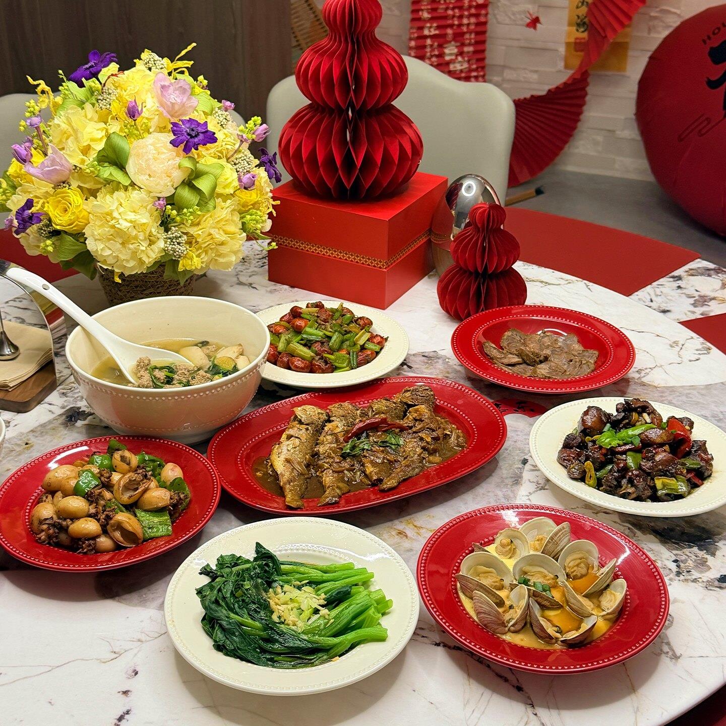 乔迁新婚餐具礼盒2026新款高颜值釉下彩碗碟套装家用中式喜庆陶瓷