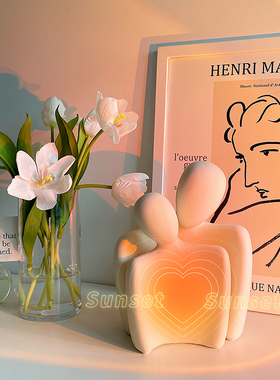 北欧简约创意情侣拥抱陶瓷摆件客厅电视柜玄关家居样板房装饰雕塑