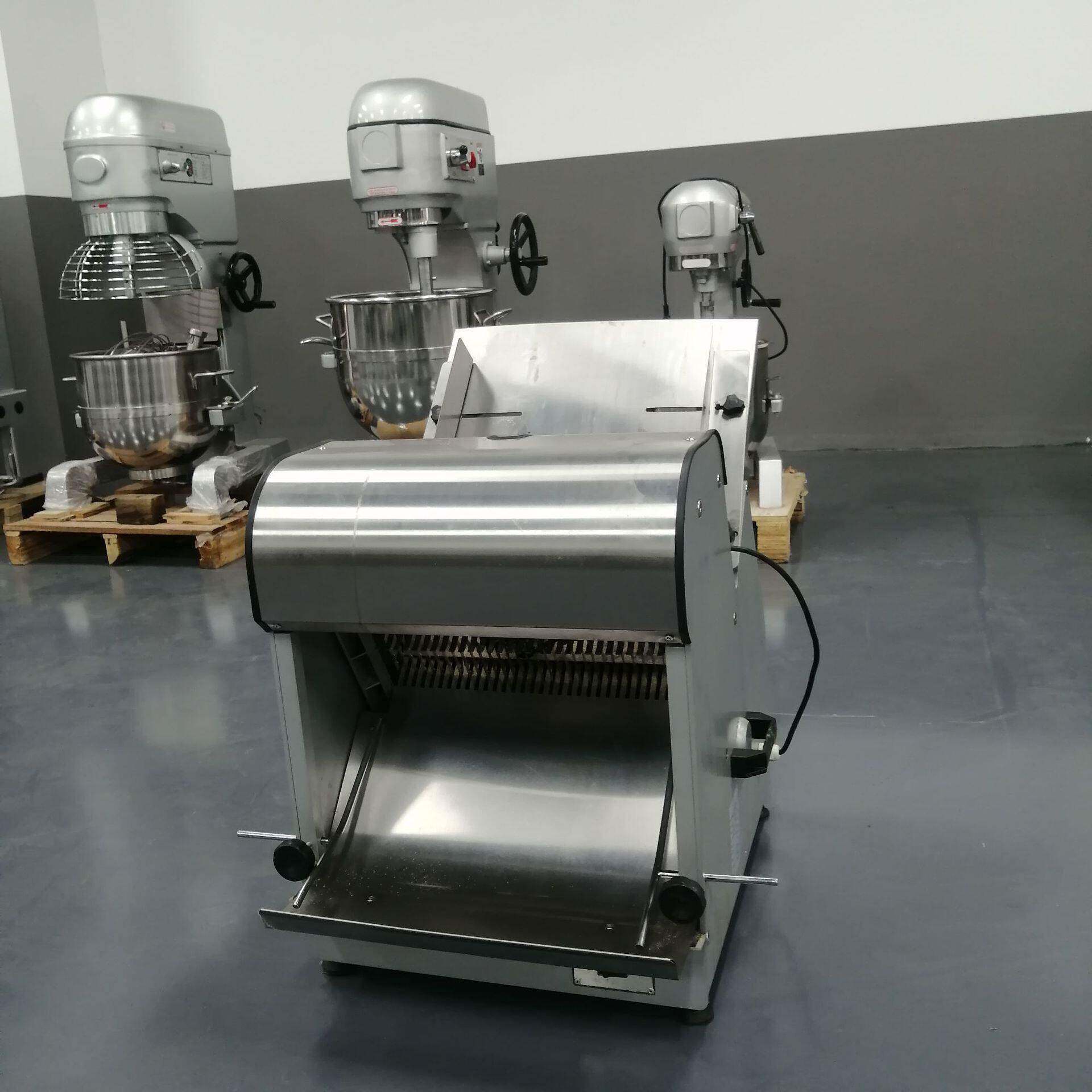 现货面包切片机 12mm方包切片机 不锈钢刀片商用馒头吐司切片机器