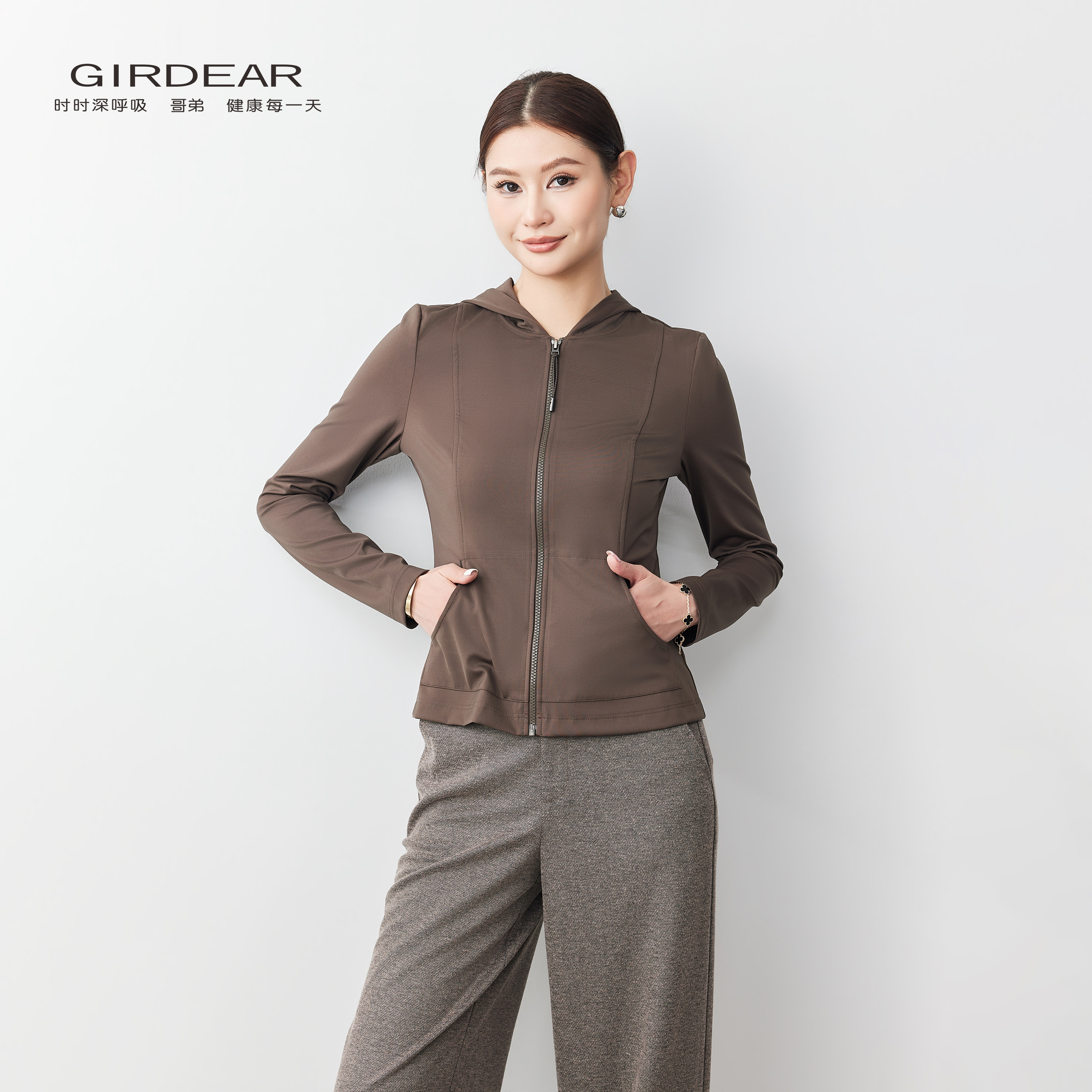 Girdear/哥弟时尚休闲运动风连帽拉链卫衣女修身短外套1400810