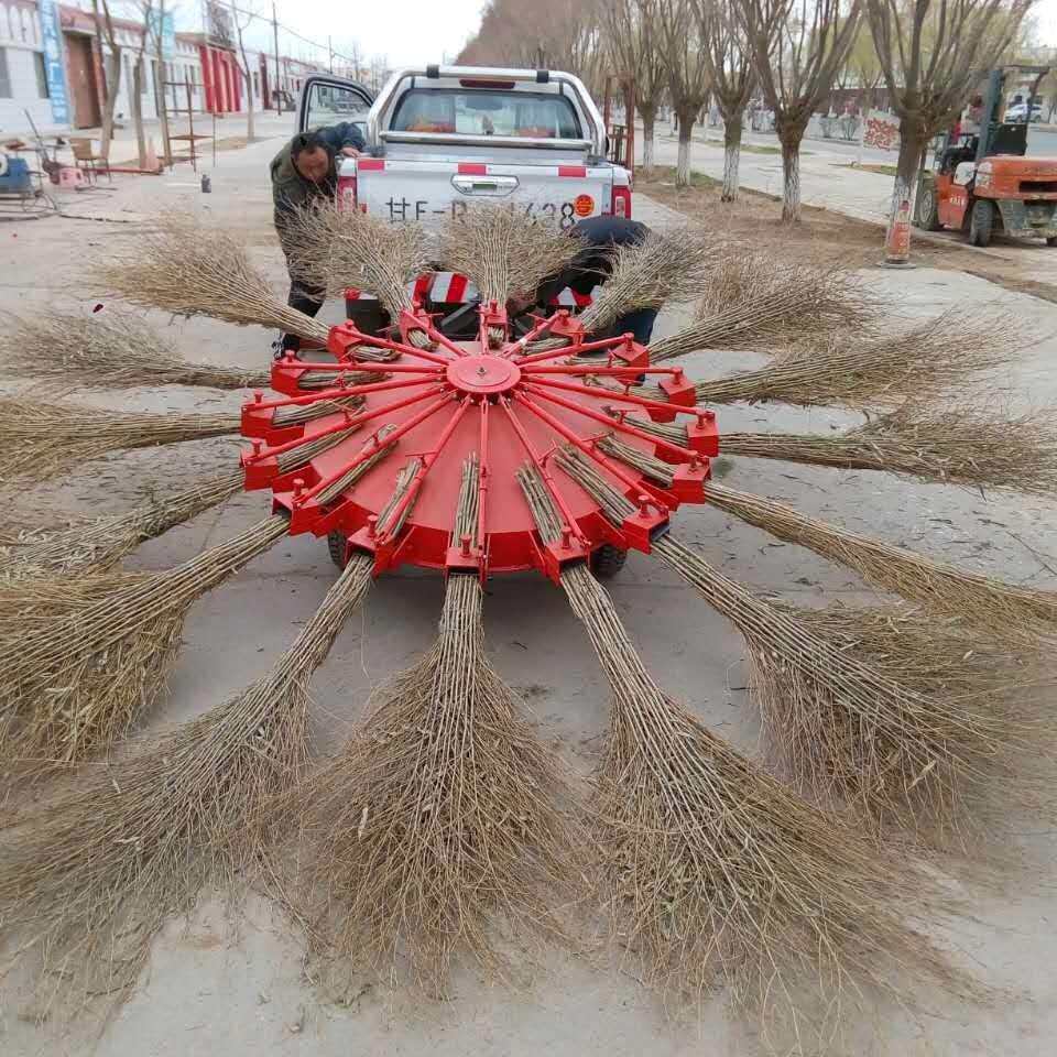 厂家生产14把扫把扫地机牵引式扫路机环卫专用清扫车