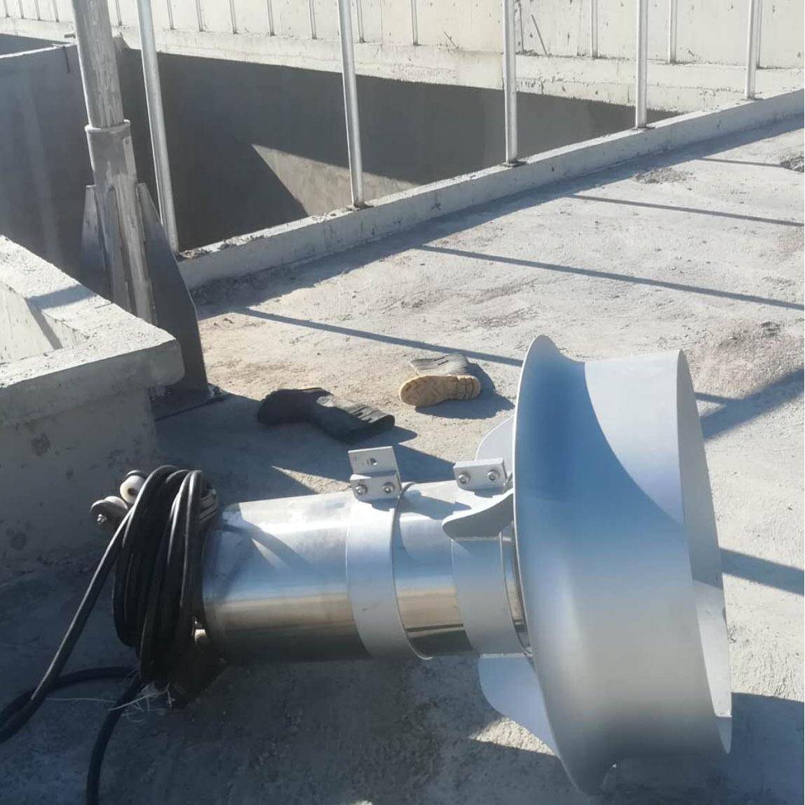 搅拌机角度可调潜水搅拌推流器实物图qjb不锈钢潜水搅拌机现场