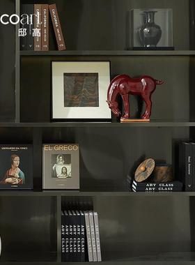 新中式大平层别墅样板房间会客厅中古装饰柜展示格博古架红马摆件