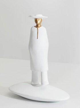 现代北欧样板房间轻奢创意白色人物别墅摆件会所售楼大厅艺术摆设