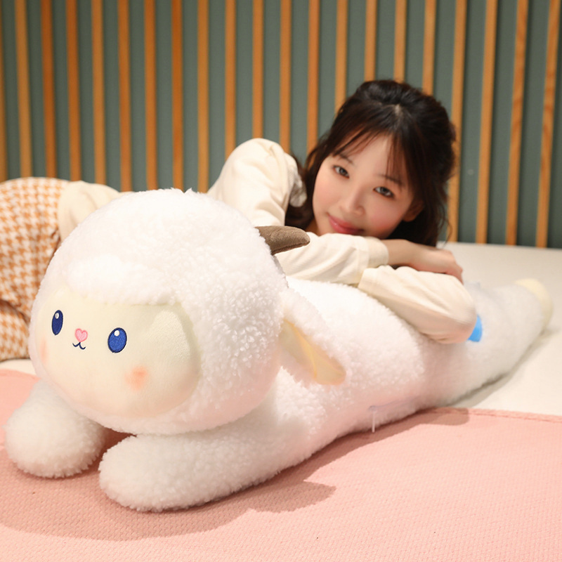 可爱趴趴小绵羊公仔玩偶睡觉抱枕女生超软毛绒玩具长条儿童布娃娃