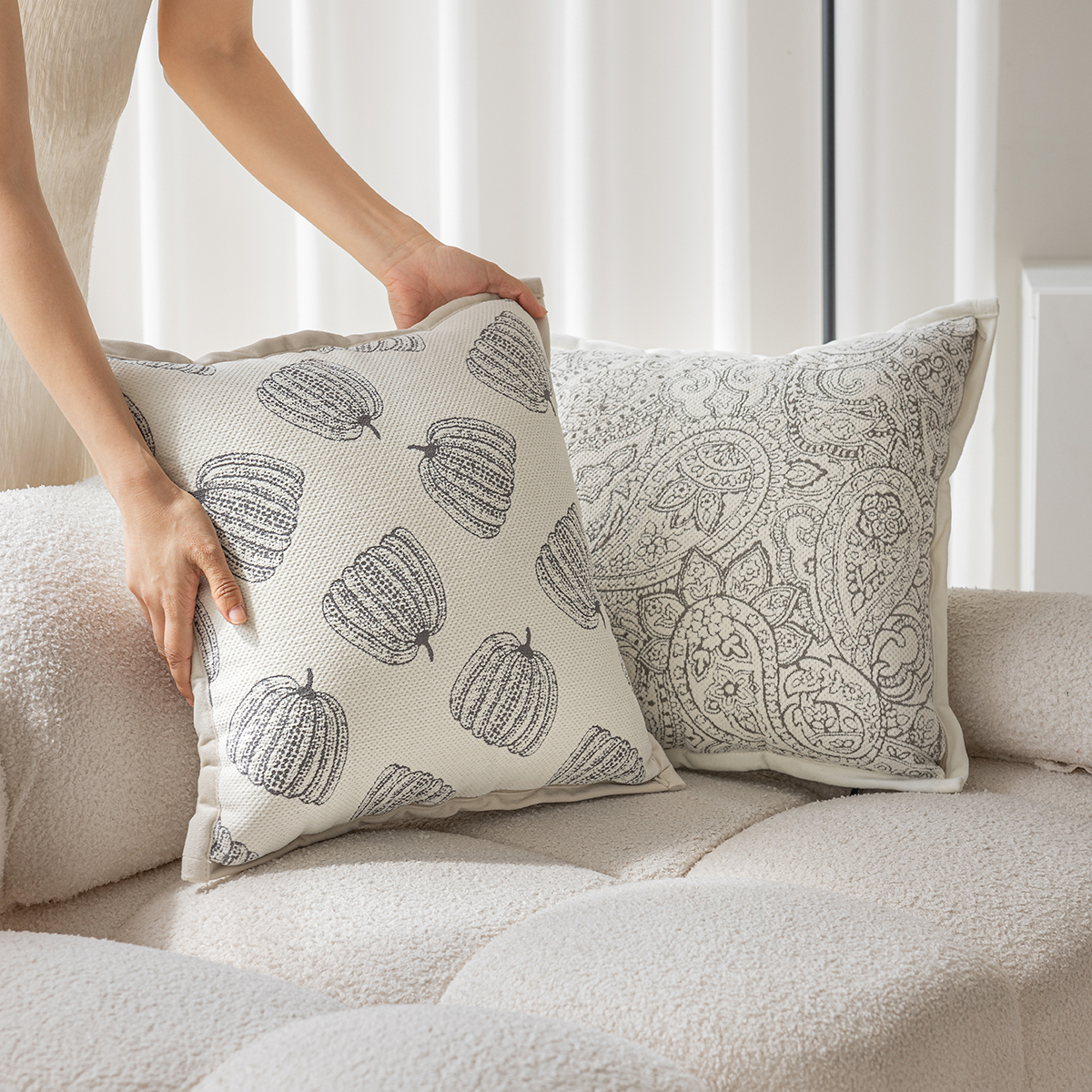 法式高级感南瓜雪尼尔客厅沙发抱枕靠垫卧室腰枕子床头靠背不含芯