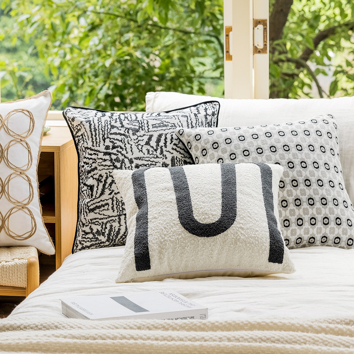 跨境刺绣沙发抱枕套北欧现代简约客厅ins风装饰靠枕床头靠垫靠背