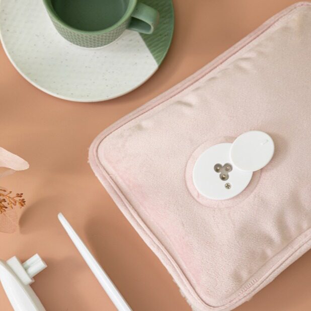 保暖绒布材质插手暖手宝 恒温防爆保暖加厚刺绣 双插手充电热水袋