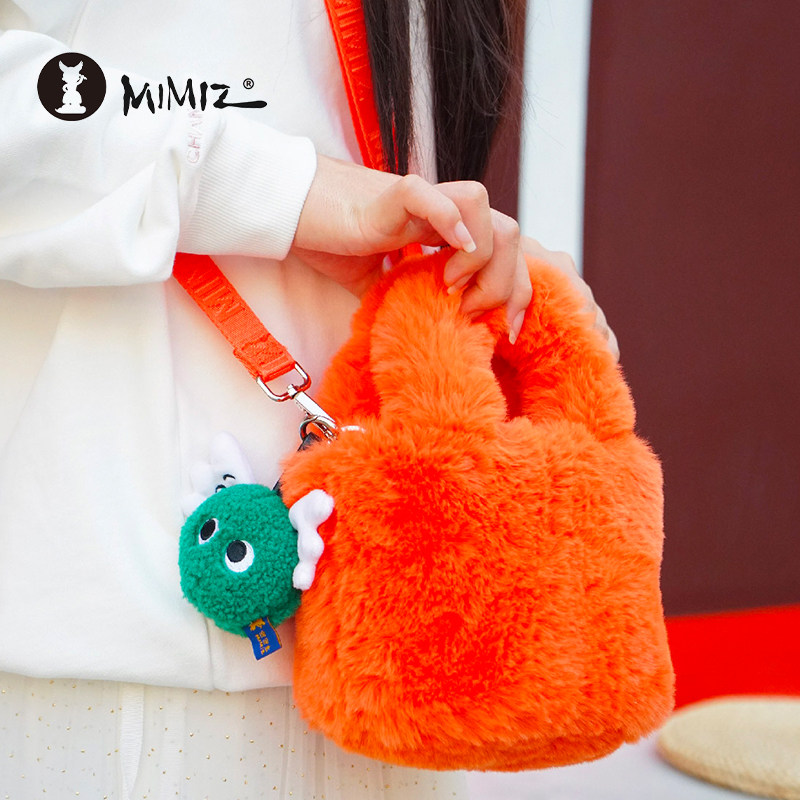 密密主可爱毛绒包包斜挎包女秋冬2025新款百搭甜美少女毛绒手提包