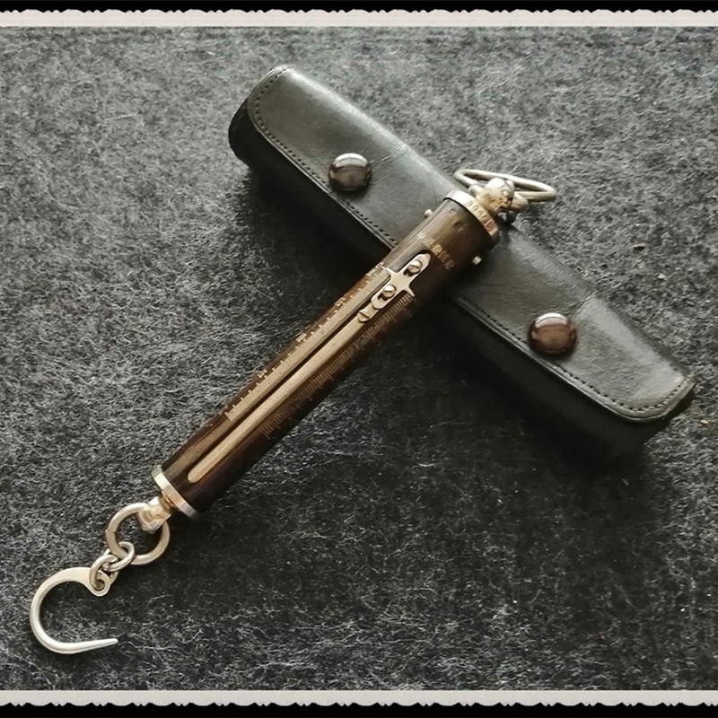 精品全铜古董老弹簧秤海外回流测量计量工具O纯皮套古玩收藏老物