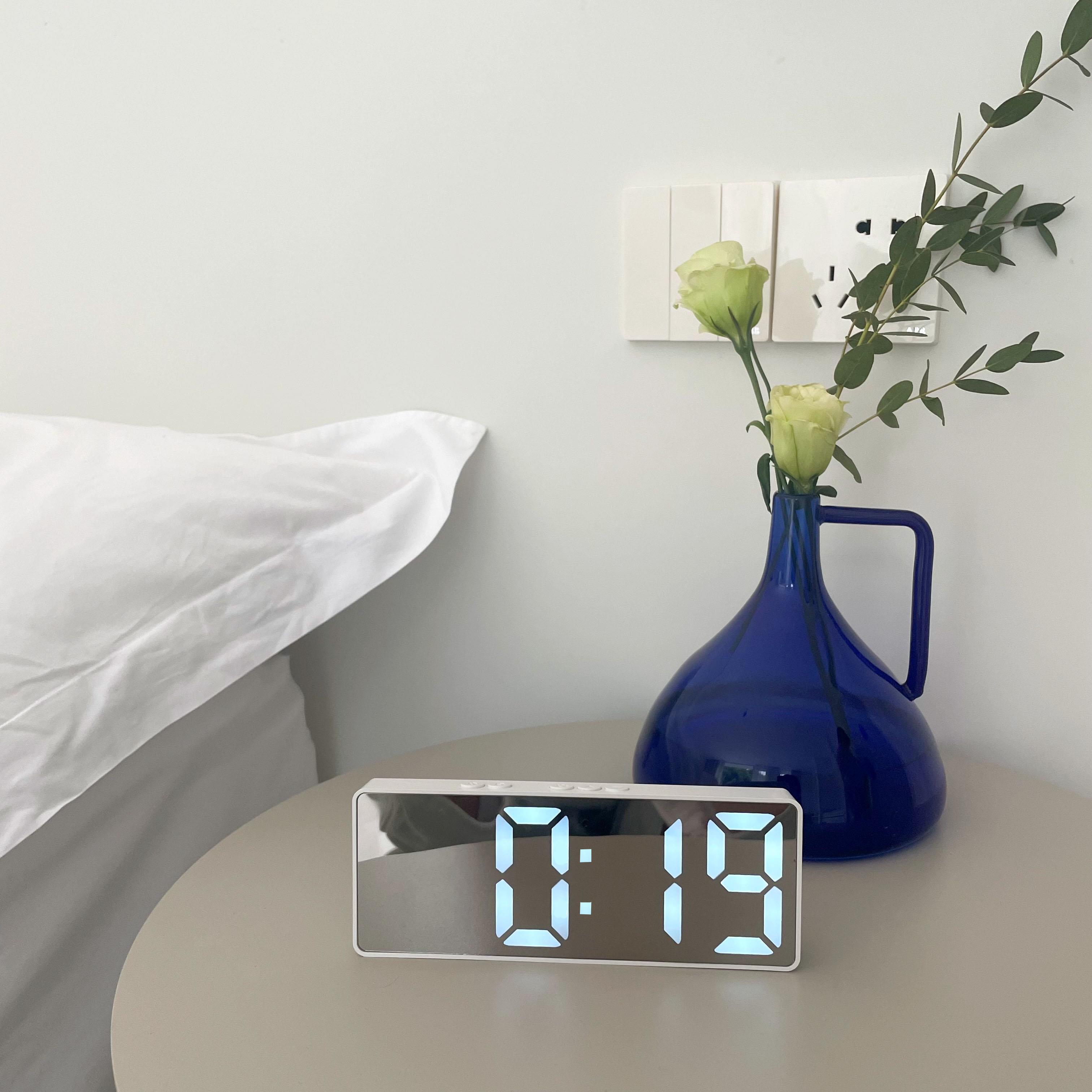 简约夜光镜面数字静音电子时钟闹钟表LED智能桌面多功能ins摆件