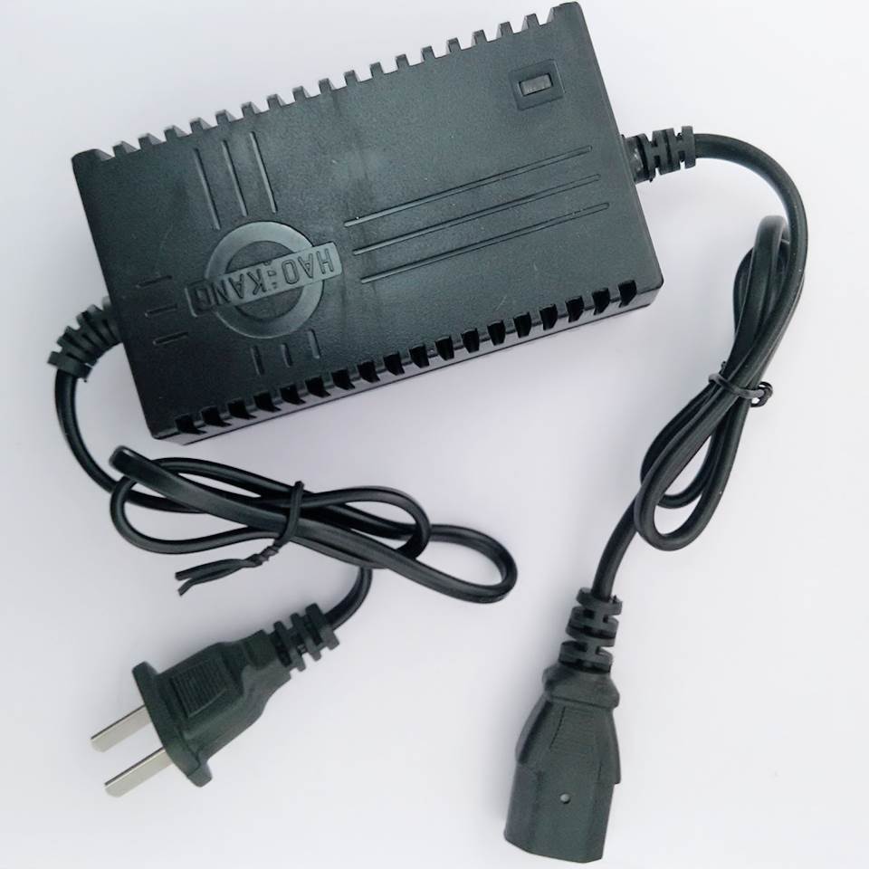 智能12V电动喷雾器充电器12V8Ah/12Ah/20Ah电池充电器通用型
