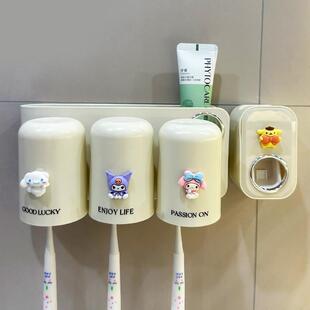 牙杯挂壁一家三口漱口杯子全家四口创意倒放牙缸牙刷牙膏置物架子