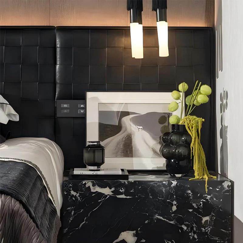 现代无障碍豪华样板房卧室床头柜顶配件装饰绘画摆件高端软装组合