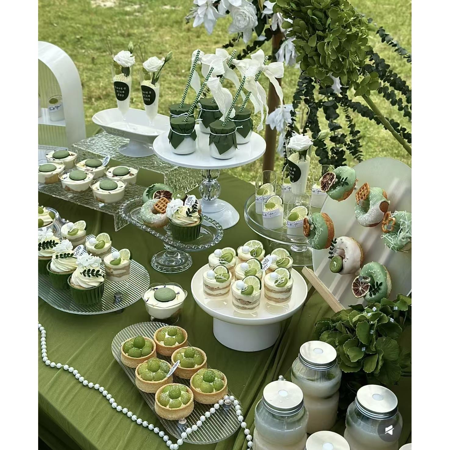 白绿色小预算甜品台婚礼宝宝宴茶歇寿宴开 业森系甜品台展示架摆