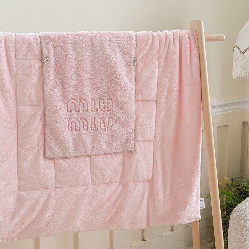 in两用抱枕被少女风加厚纯色汽车靠垫办公室午睡毛毯