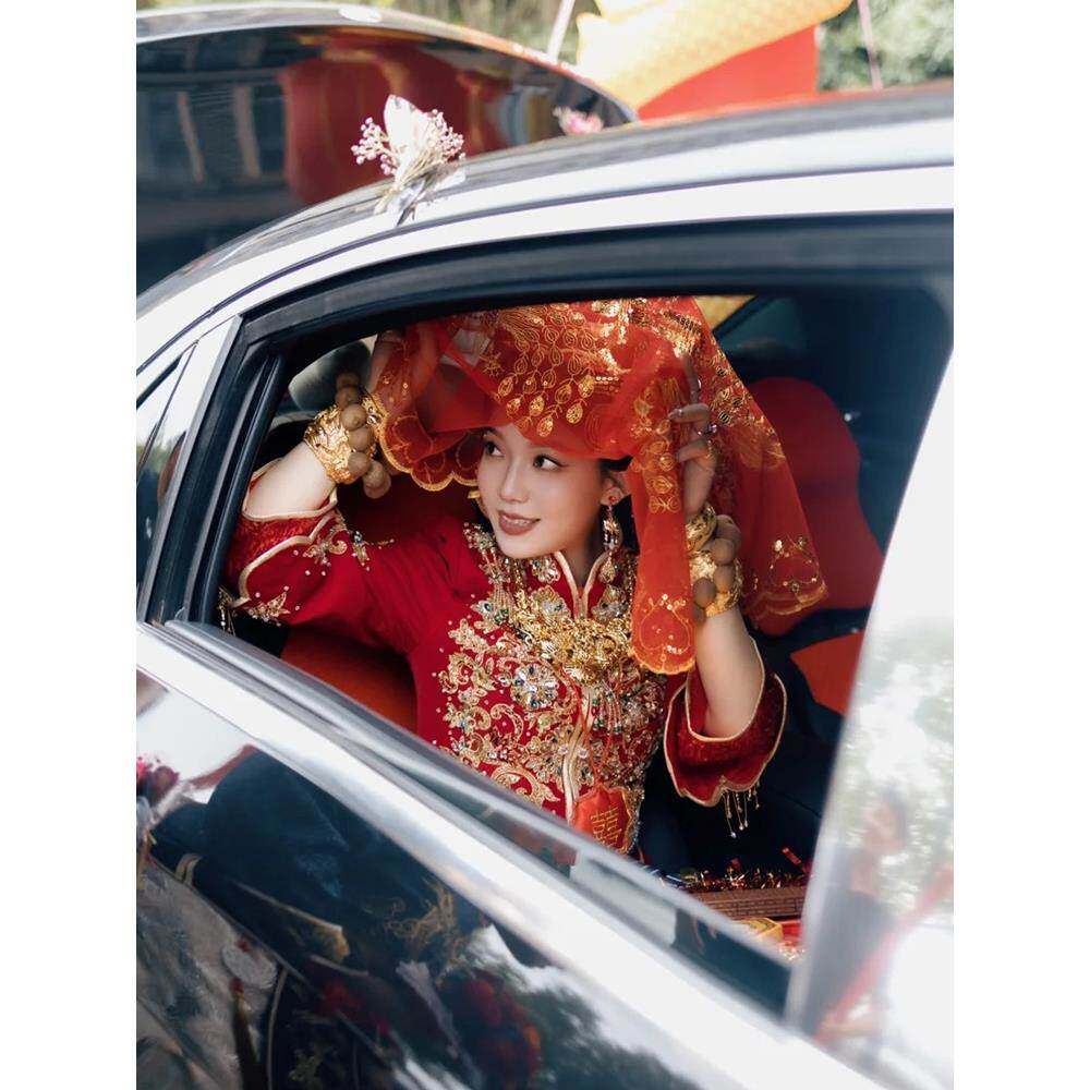 新娘的婚礼红色头巾半透明婚礼龙凤礼服面纱新中国风婚礼秀和套装