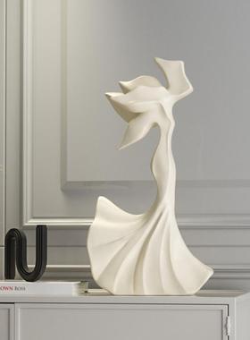 抽象舞蹈人物艺术摆件高级感雕塑创意样板间客厅书房酒柜家居饰品