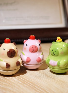 不倒翁卡皮巴拉陶瓷小摆件迷你可爱解K压治愈办公室桌面装饰品