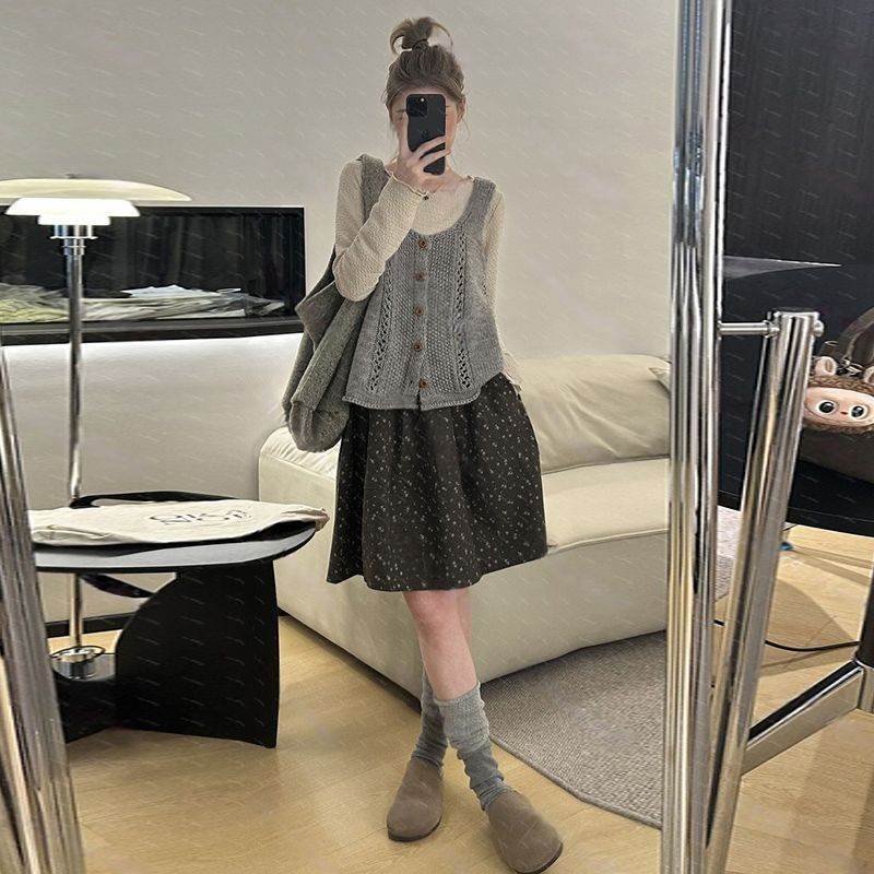 2026秋季新款木耳打底衫马甲背心半身裙子三件套女