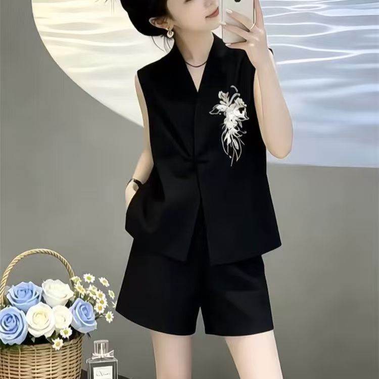 2026夏季网红新款职业通勤套装女韩版重工刺绣宽松显瘦马甲短裤