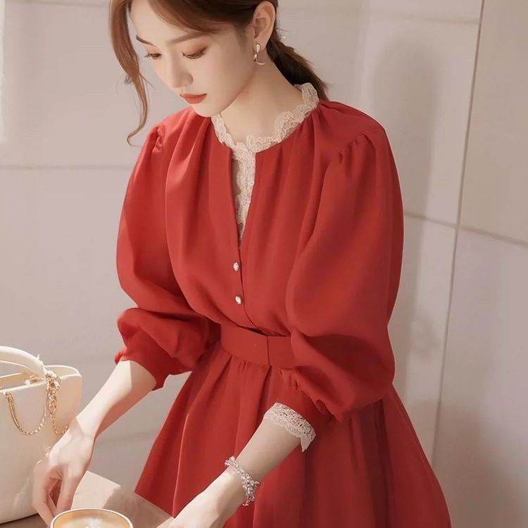 红色蕾丝花边衬衫设计感春秋2026年新款小衫气质绝美法式别致上衣